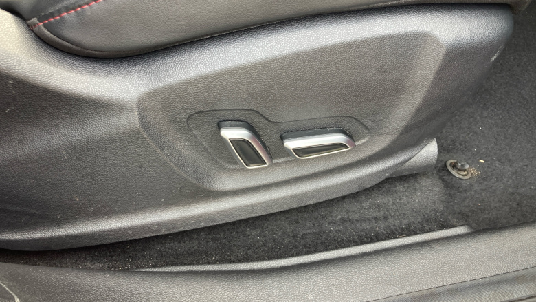 MG Hs 1.5 T-GDI Exclusive 5dr DCT Petrol Hatchback